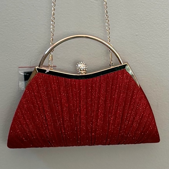 D’margeaux New York, Elegant Red Evening Clutch with Gold Chain - Picture 11 of 16